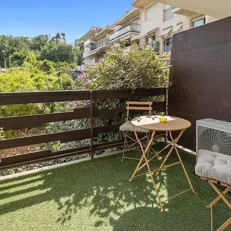 5 Minutes From The Port - Large & Beautiful - Pool & Parking Appartamento