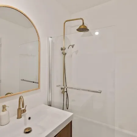 5 Minutes From The Port - Large & Beautiful - Pool & Parking Appartamento *